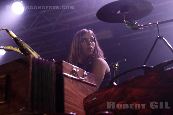 ANNA CALVI - 2010-11-04 - PARIS - La Boule Noire - 